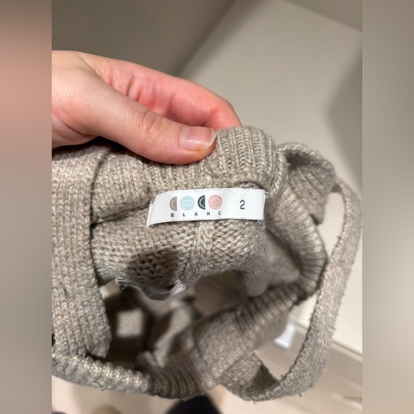 Knit baby shorts overalls 2T small brand - Picture 2 of 5